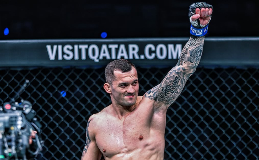 Hrvatski MMA borac objavio zastavu rodne zemlje i poručio: "Živjela BiH i dobri ljudi"