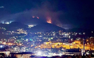 Požar na Trebeviću i dalje aktivan: Postoji sumnja da je teren miniran