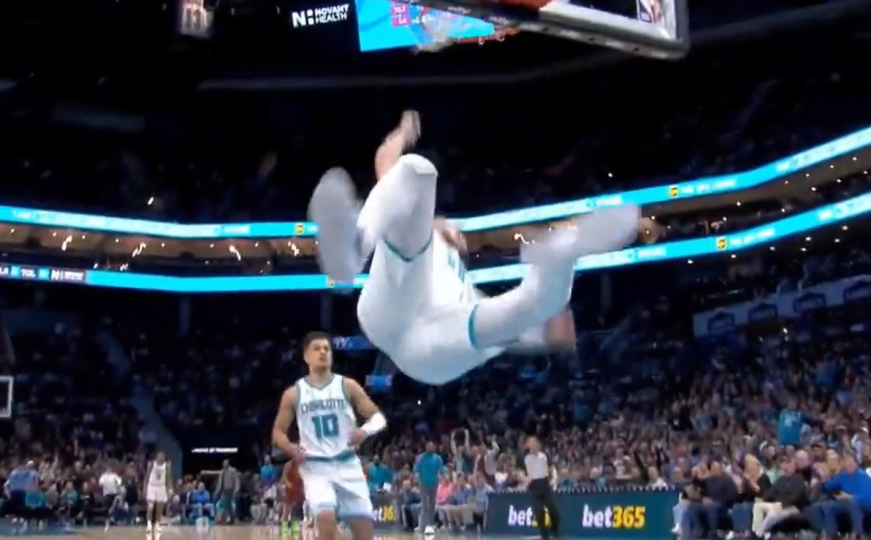 Stravičan pad Nurkića ostavio Amerikance u čudu: "Ne mogu vjerovati da je ustao bez problema"