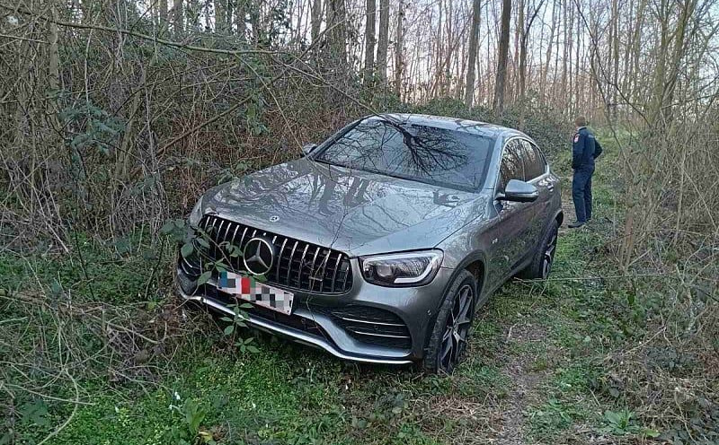Slučaj u BiH: Ukradeni skupocjeni Mercedes pronađen napušten u šumi