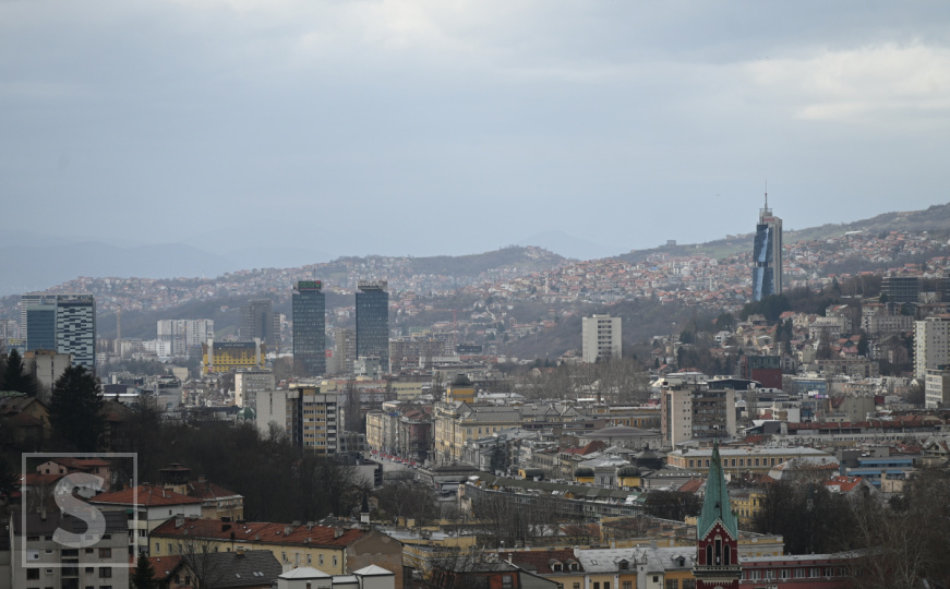 Tmurni ponedjeljak u Sarajevu: Oblaci se nadvili nad gradom, sprema se kiša