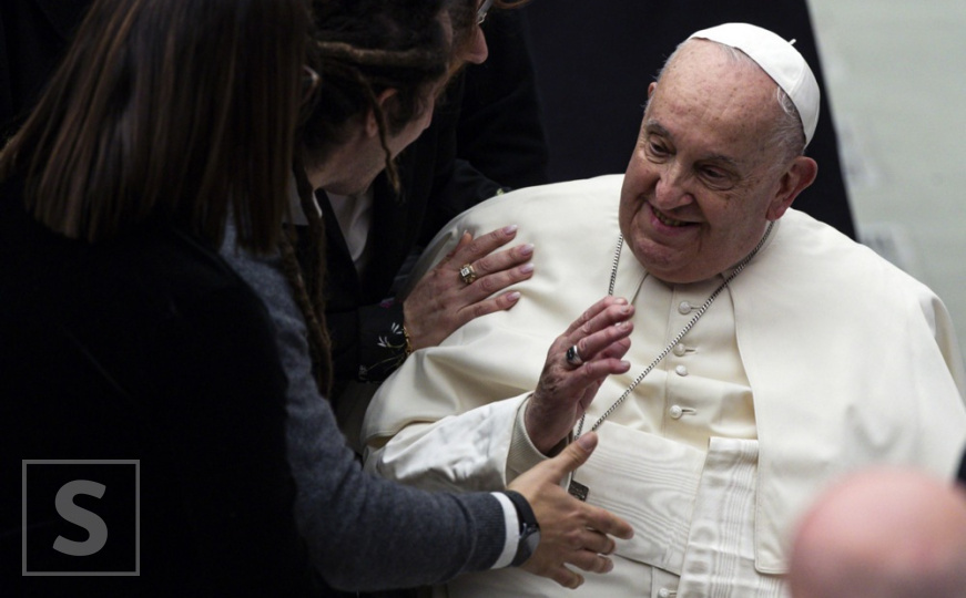 Dobre vijesti iz Vatikana: Papa Franjo više nije u životnoj opasnosti