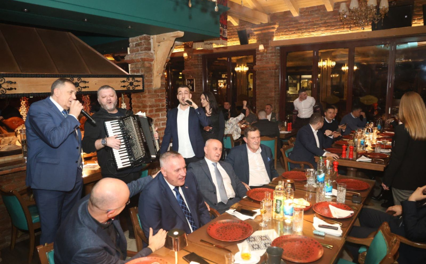 Dodik okupio stranačke partnere uoči sjednice NSRS-a, nazdravljaju 'razbijanju BiH'