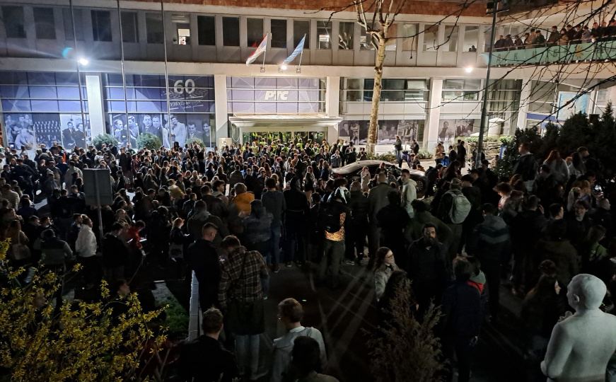 Završena studentska blokada ispred RTS-a, studenti iz cijele Srbije marširaju ka Beogradu