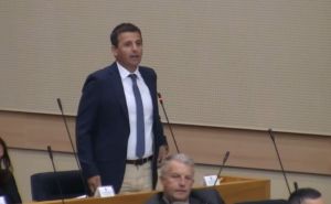 Vukanović u NSRS: Ne igrajte se sa RS i BiH. Slijepi vođa nas vuče u propast!