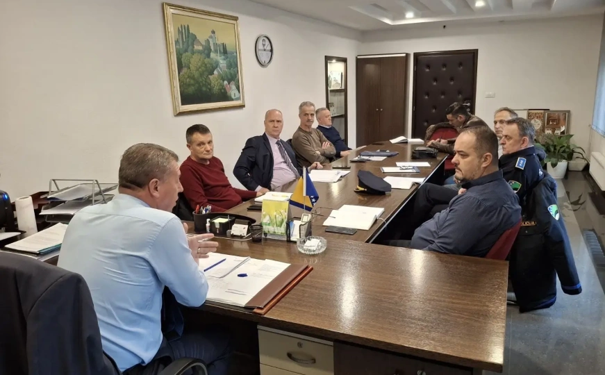 Gorjele kuće u vlasništvu Bošnjaka na entitetskoj liniji: Gradonačelnik smiruje tenzije