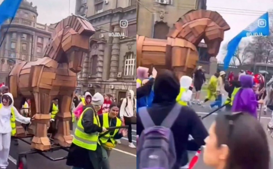 Jasna poruka: Evo šta vlastima poručuje trojanski konj kojeg su studenti dovezli na protest