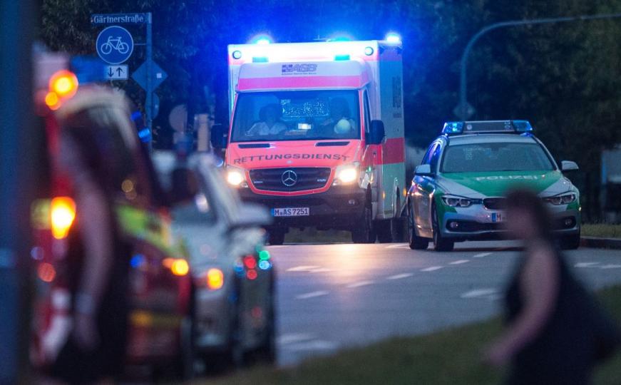 Užas u Njemačkoj: Muškarac zapalio suprugu u tramvaju i pobjegao