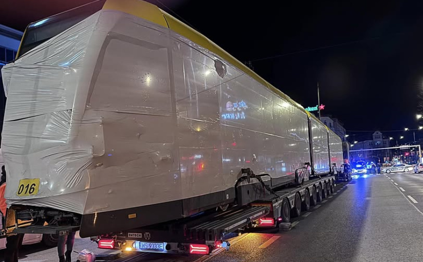 Adnan Šteta objavio lijepu vijest: U Sarajevo sinoć stigao još jedan novi tramvaj