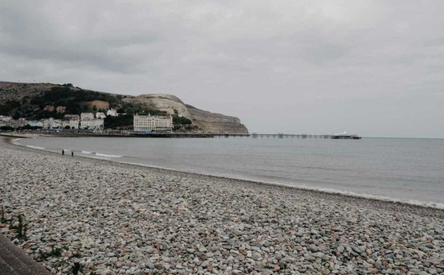 Prekrasna plaža, ali opasna za ljude: Surferi prijavili razne zdravstvene tegobe