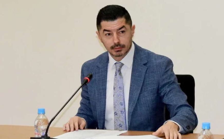 Predsjednik Skupštine Brčko distrikta oštro osudio paljenje zastave BiH