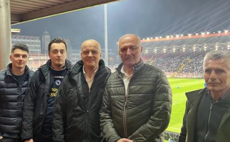 Zukan Helez podržava Zmajeve sa tribina na Bilinom Polju