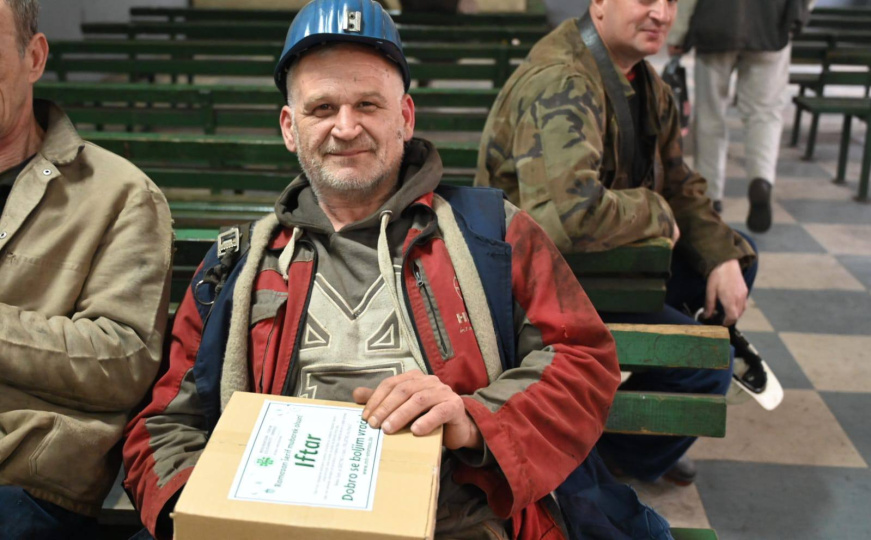 I ovo je BiH: Podijeljeno 900 iftara herojima - rudarima, medicinarima, vatrogascima, policajcima...