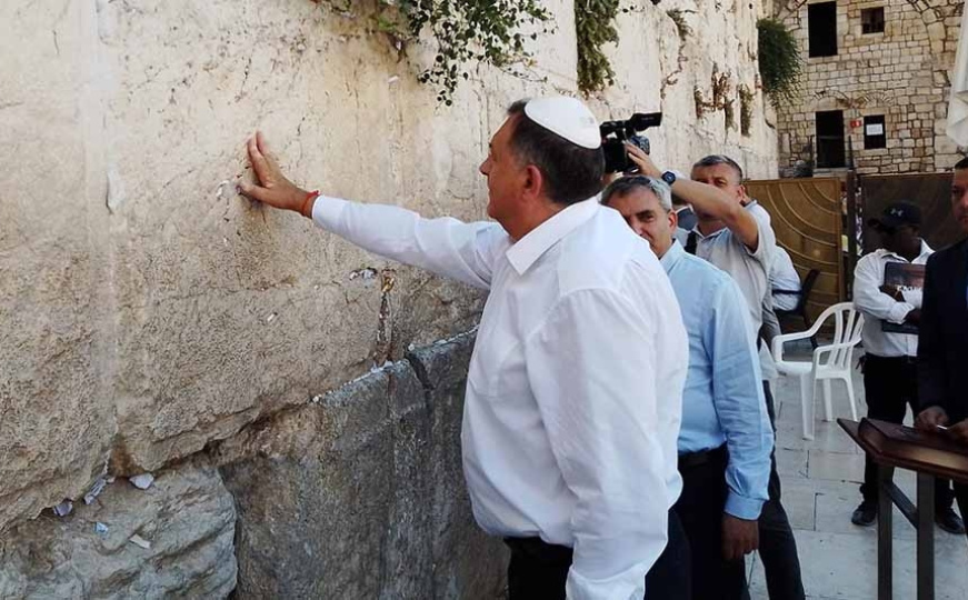 Najpoznatije jevrejske novine o Dodiku: "Negator genocida da govori o antisemitizmu, sramota"