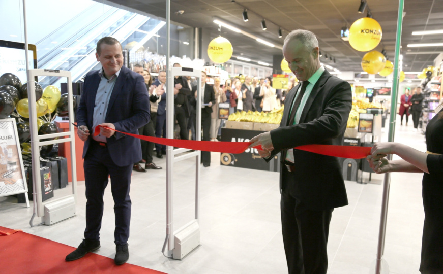 Svečano otvoren još moderniji i ugodniji Konzum Sarajka