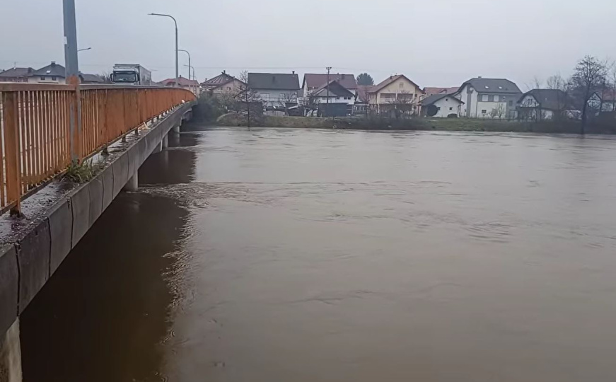 Vodostaj rijeke Sane rapidno raste, kiša ne prestaje