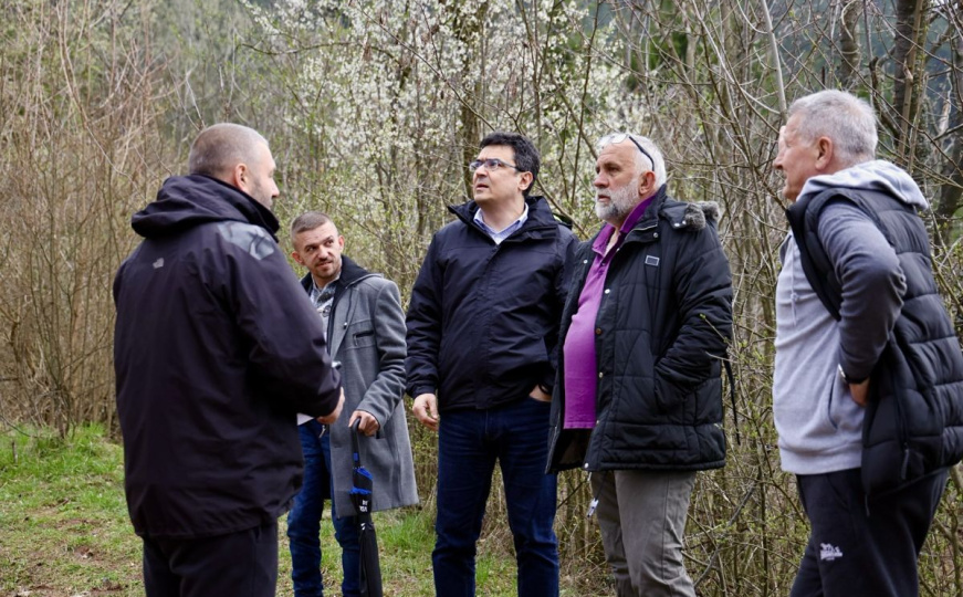 Gradonačelnik Puharić obišao klizište na lokalitetu Curine njive: "Situacija zahtijeva hitne mjere"