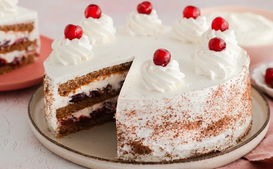 Dolcela recept | Schwarzwald torta – Neodoljivi spoj čokolade, višanja i slatkog vrhnja