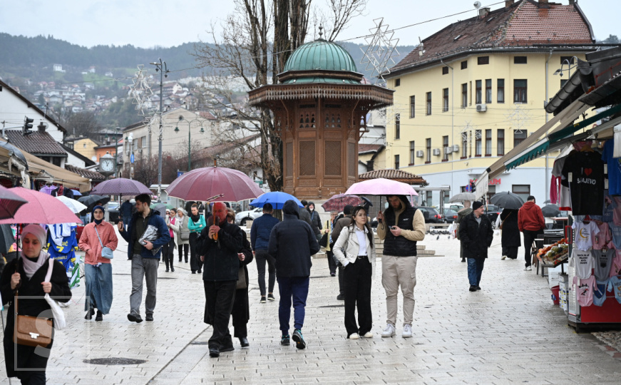 Tmuran i kišovit proljetni dan u Sarajevu: Šetnja Baščaršijom i ispunjavanje svakodnevnih obaveza