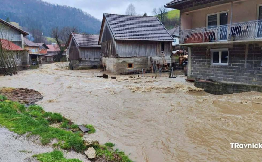 Padavine stvorile probleme i u Srednjoj Bosni: Stanovnici se suočavaju s poplavama i klizištima