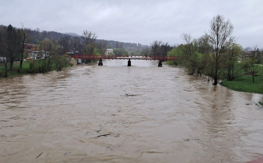 Upozorenje građanima: Pojavili se "lažni spasioci", obilaze građane i pozivaju na evakuaciju