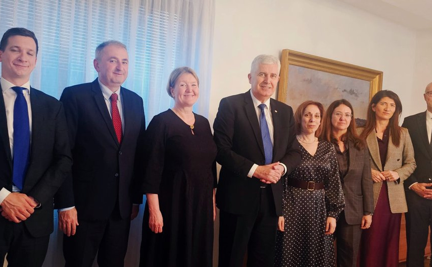 Čović ne sjedi skrštenih ruku, okupio ambasadore 'Grupe prijatelja' u BiH: Evo o čemu su razgovarali