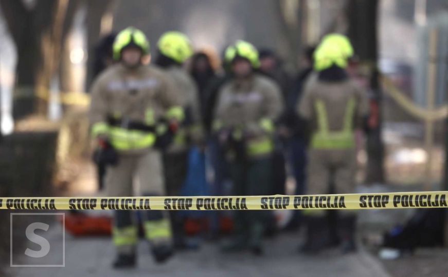 Požar u Sarajevu: Gorjela dva automobila, policija na terenu