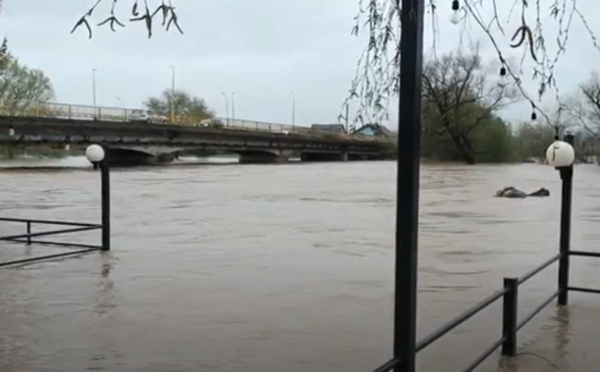 Dio BiH pod vodom: Pogledajte nove fotografije poplava u Prijedoru