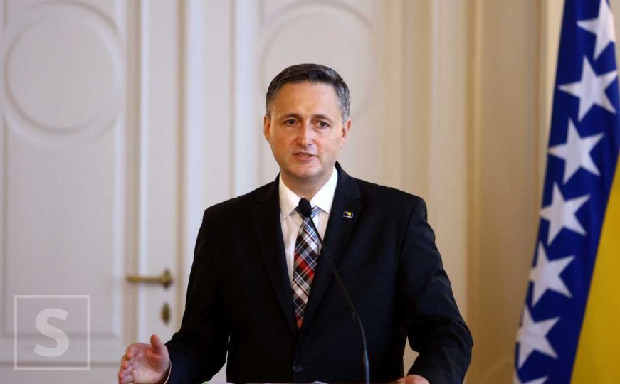 Denis Bećirović uputio bajramsku čestitku: 'Neka ovi dani budu ispunjeni radošću'