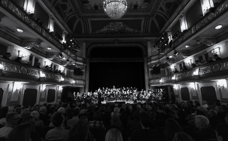 Istraživanje ljudske snage kroz muziku: Održan koncert 'War' u Narodnom pozorištu Sarajevo