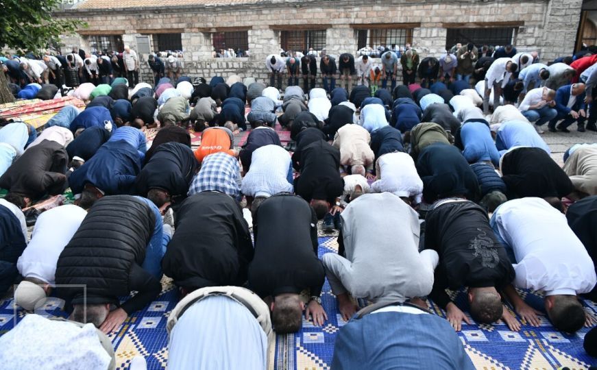 Muslimani širom svijeta obilježavaju radosni praznik: Čestitajte Bajram na svjetskim jezicima