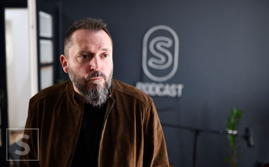 Dragan Bursać objavio fotografiju iz Banja Luke i čestitao Bajram: 'Skloni taj telefon od mene!'