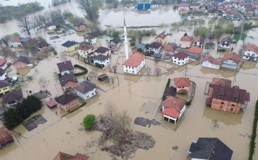 Užasavajući prizori u Prijedoru: Sve je pod vodom, zmije gmižu po kućama