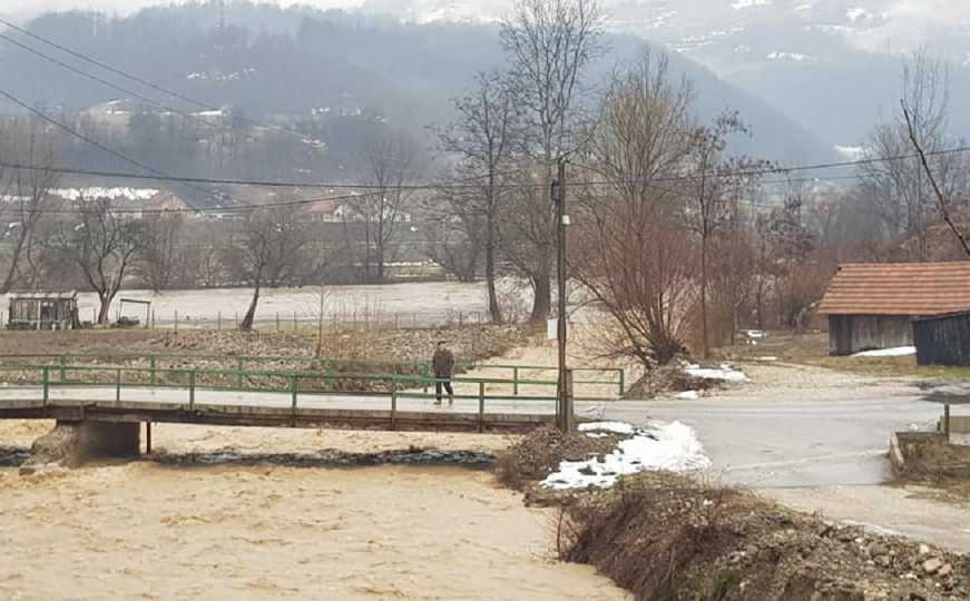 Upozorenje za vozače: Saobraćaj u potpunosti obustavljen na nekoliko važnih dionica