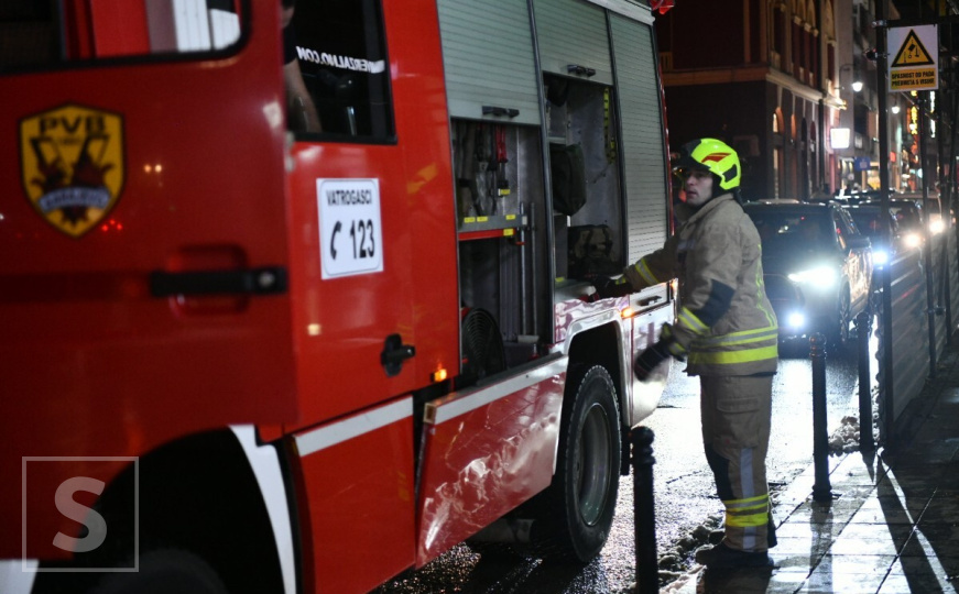 Požar u Sarajevu: Gorio automobil, policija na terenu