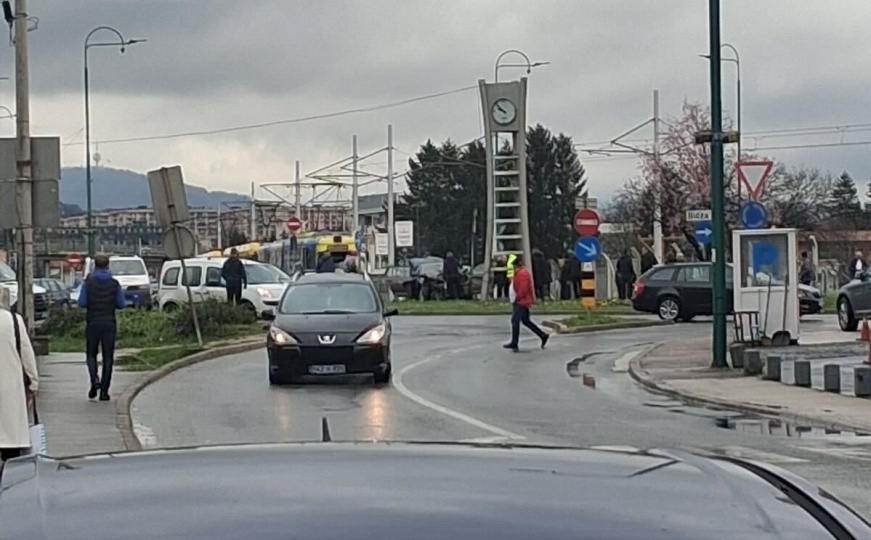 Saobraćajna nesreća na Ilidži: Tramvajski saobraćaj u potpunosti blokiran