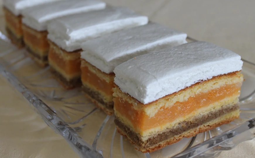 Dolcela recept | Šnite sa marelicama i orasima - Ukusna kombinacija voća i orašastih plodova