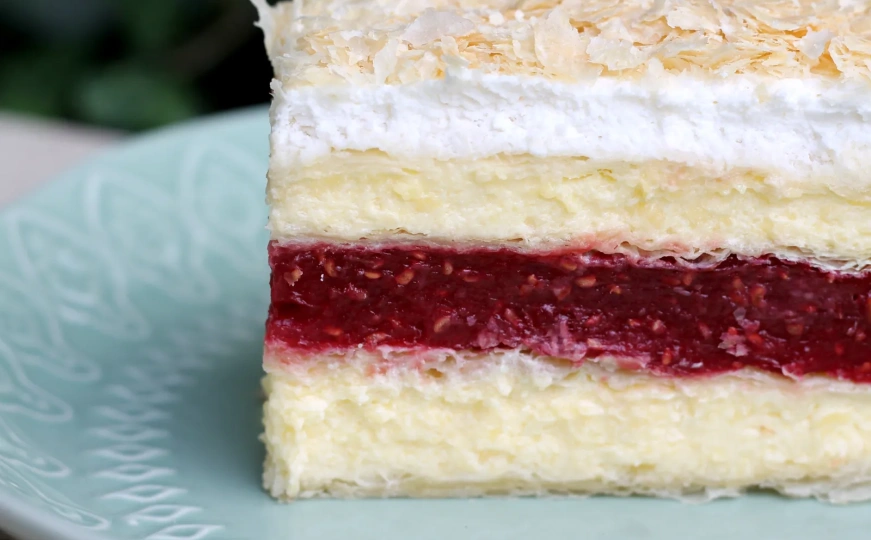 Dolcela recept | Lisnate vanilija kocke s malinama – Kremasta i osvježavajuća poslastica