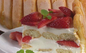 Dolcela recept | Božanstvena šarlota s jagodama – Lagana i elegantna poslastica