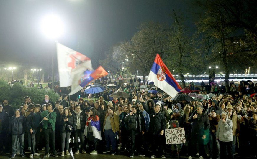 Protesti nakon napada nožem na dekanesu: 'Ovakvi potezi režima samo militarizuju demonstrante'