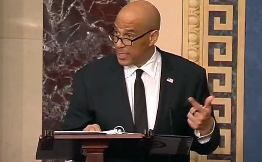 Nevjerovatne scene iz Amerike: Senator drži govor već 18 sati, evo šta je razlog