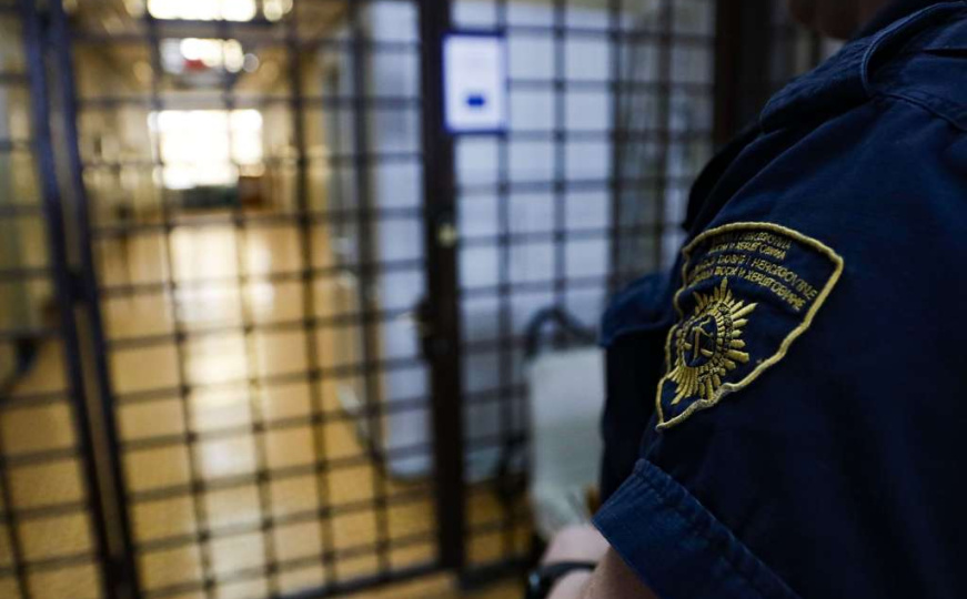 Vrši se istraga: U KPZ Orašje preminuo zatvorenik (53)