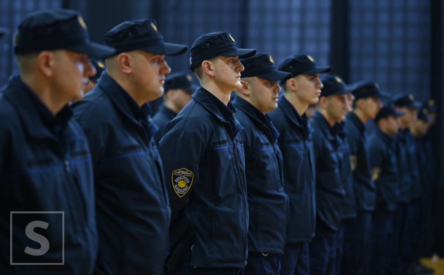 Novi policijski službenici u BiH: U Sarajevu održana promocija kadeta iz ZDK-a i USK-a