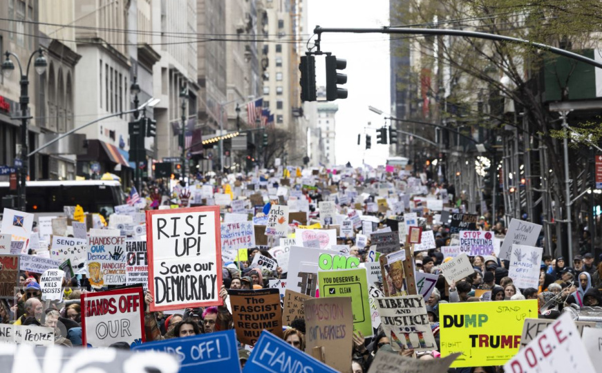 Više od 1.200 protesta širom SAD-a: 'Ne želimo ovakvu Ameriku. Ruke dalje od naše demokratije'