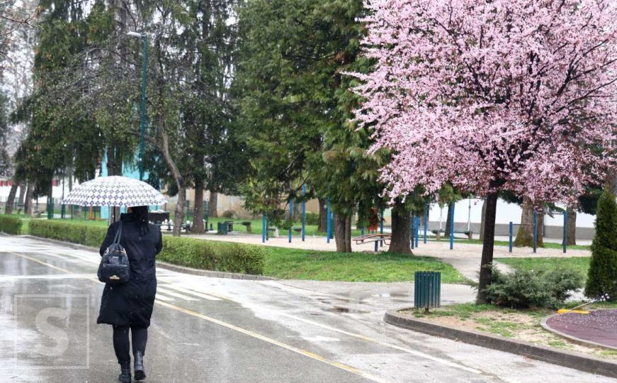 Tmurno jutro u BiH, građane dočekao snijeg: Tokom dana razvedravanje pa opet slijedi promjena