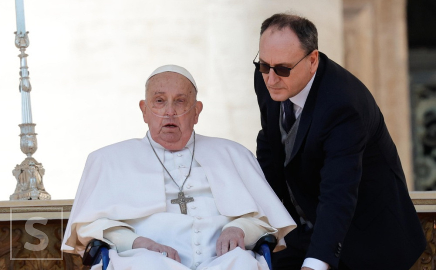 Papa Franjo se pojavio u javnosti prvi put nakon izlaska iz bolnice: Evo što je poručio vjernicima