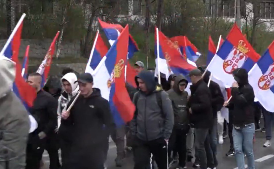 'Vučićevi' Srbi krenuli s Kosova pješke za Beograd: 'Pronađite šta nedostaje na fotografiji'