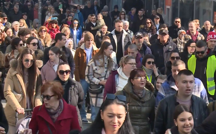 Zeničani ne odustaju: Održani novi masovni protesti, Vladi FBiH upućena tri zahtjeva