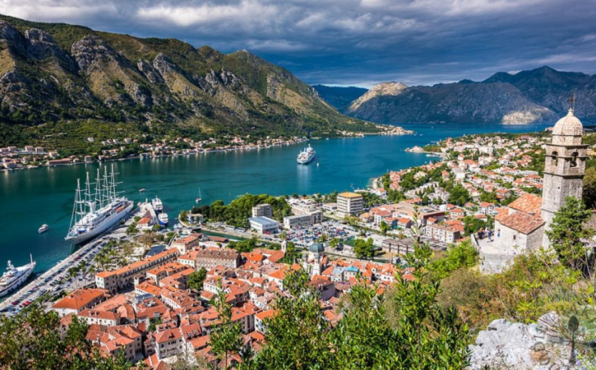 "Balkanski dragulj": Britanci nahvalili crnogorski grad na primorju - veličanstven i pun šarma