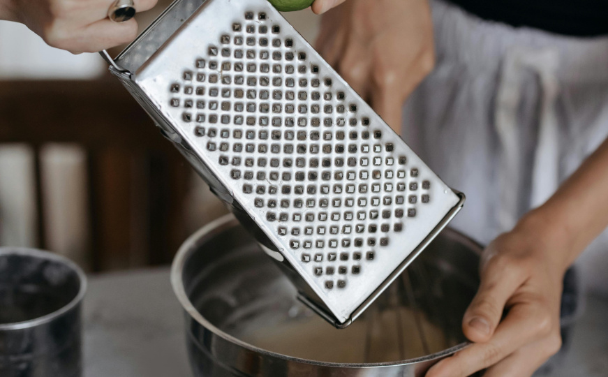 Iskusne domaćice otkrile trik za savršeno čisto rende: Blistaće kao novo